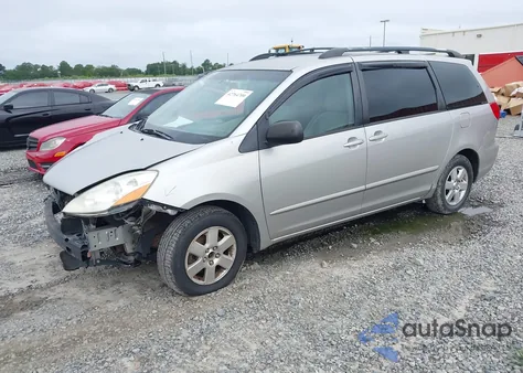 2010 Toyota Sienna Le z USA, uszkodzony, nr VIN 5TDKK4CC1AS334746